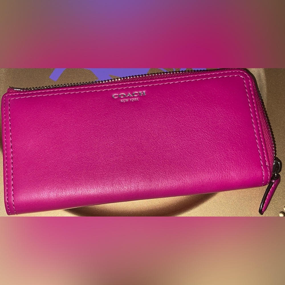 Coach Legacy Fuchsia Pink Leather Slim Zip-Around Wallet NWOT with dust bag Rare - Picture 15 of 15